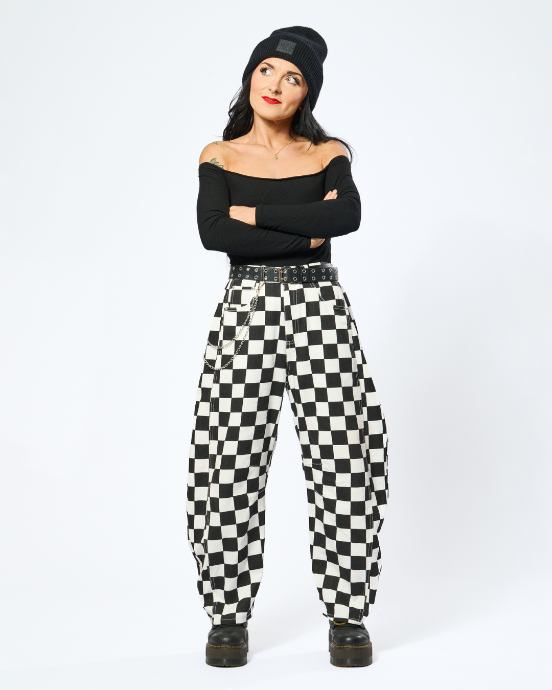 CHECKERED BARREL LIGHTWEIGHT JEANS IN BLACK + WHITE