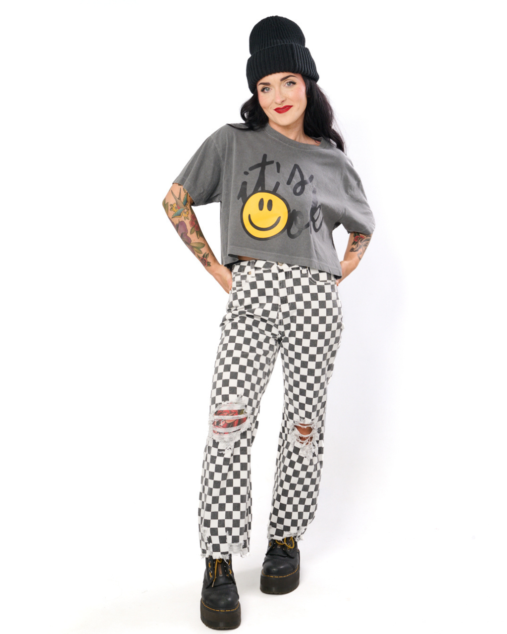 IT'S OK CROPPED HEAVYWEIGHT TEE IN CHARCOAL