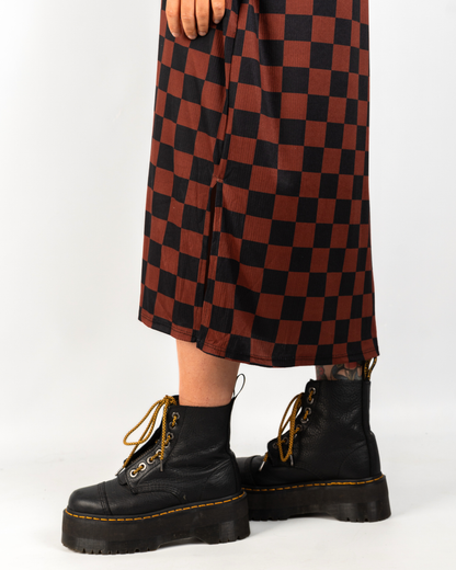 GRIDLOCKED RIBBED OVERSIZED DRESS IN MOCHA + BLACK