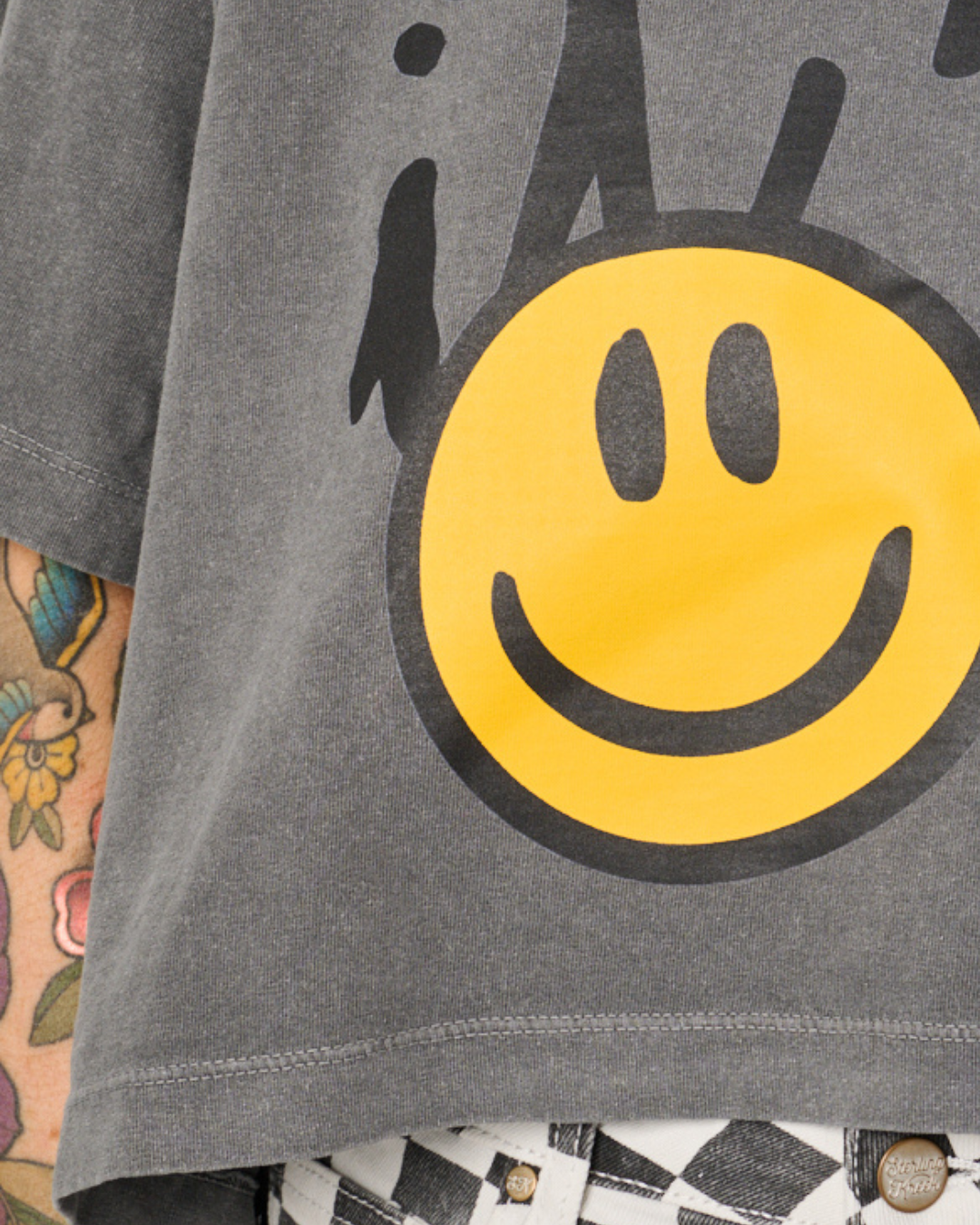 IT'S OK CROPPED HEAVYWEIGHT TEE IN CHARCOAL