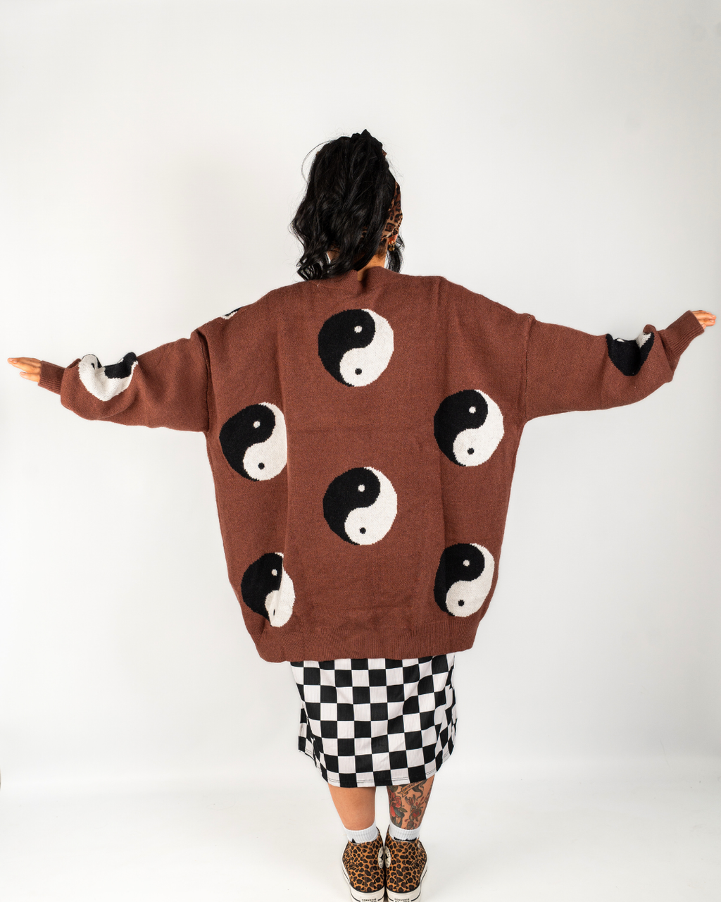 YIN & YANG OVERSIZED CARDIGAN IN BROWN