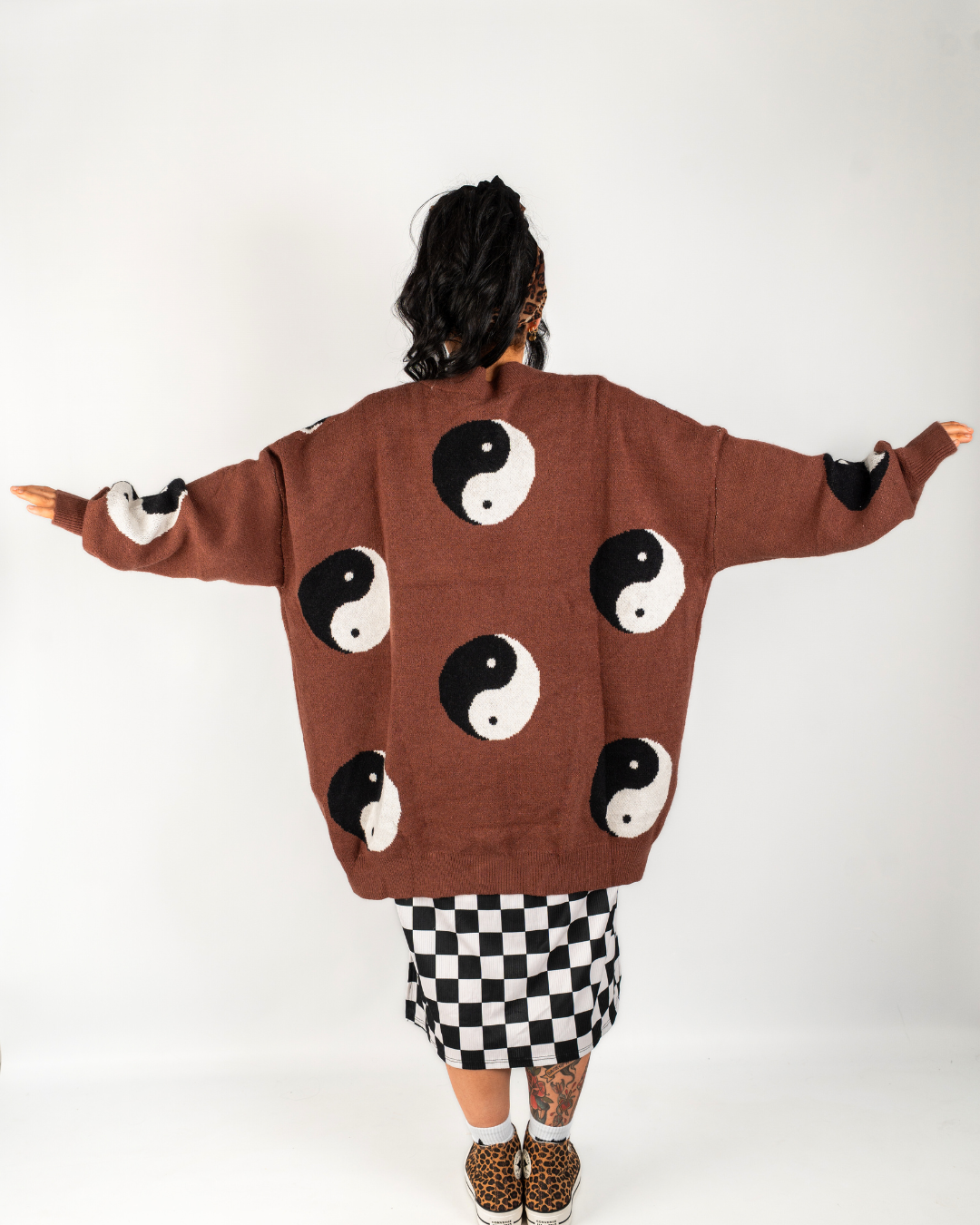 YIN & YANG OVERSIZED CARDIGAN IN BROWN