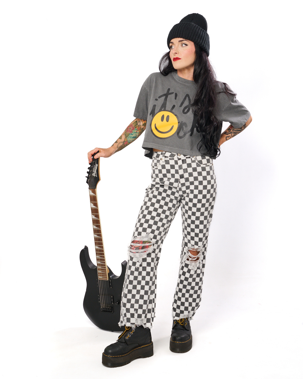 IT'S OK CROPPED HEAVYWEIGHT TEE IN CHARCOAL