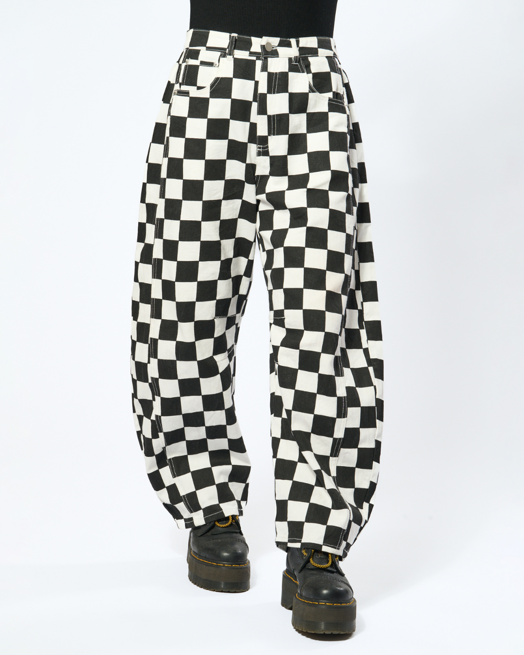 CHECKERED BARREL LIGHTWEIGHT JEANS IN BLACK + WHITE