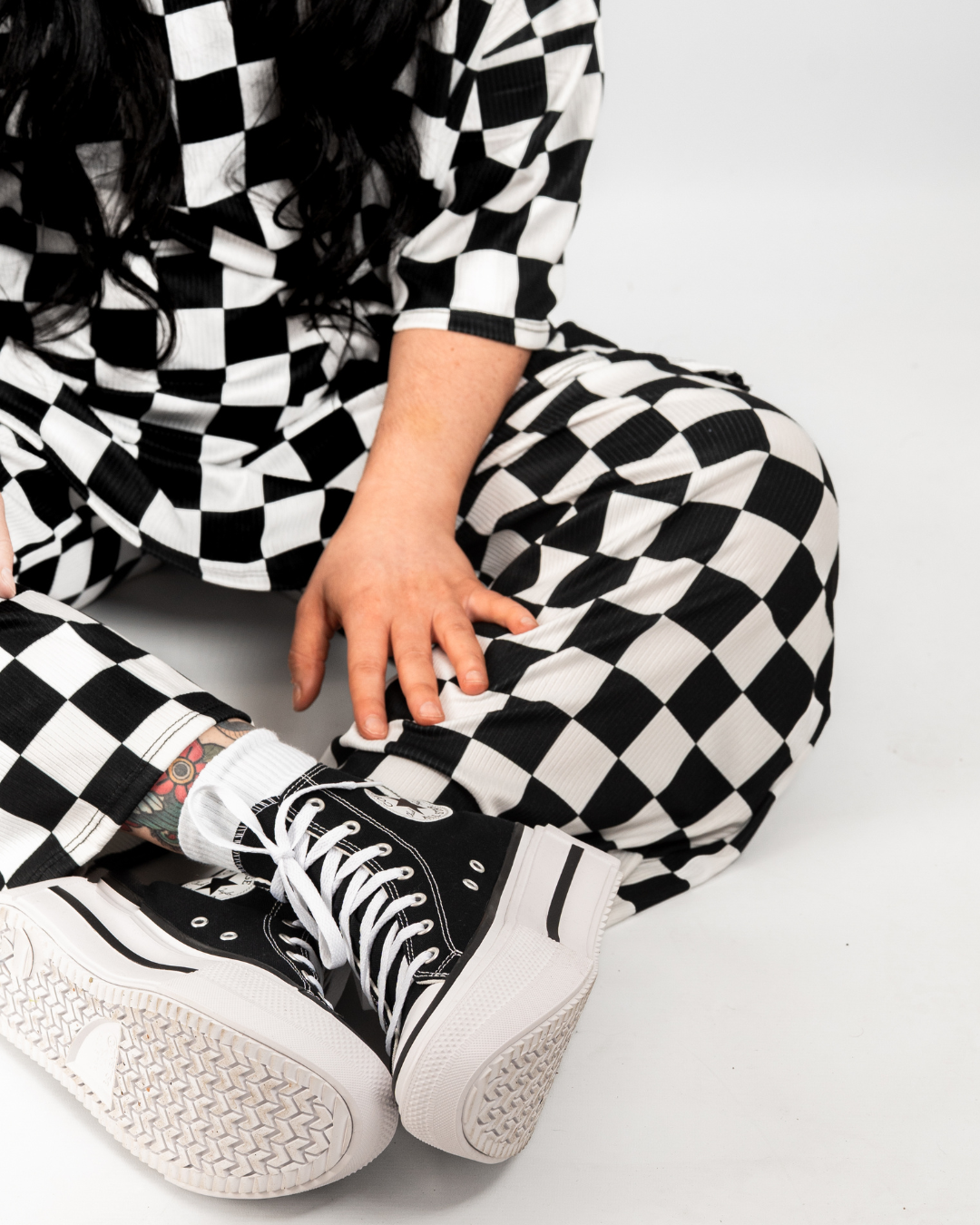 CHECKMATE RIBBED MATCHING SET IN BLACK + WHITE