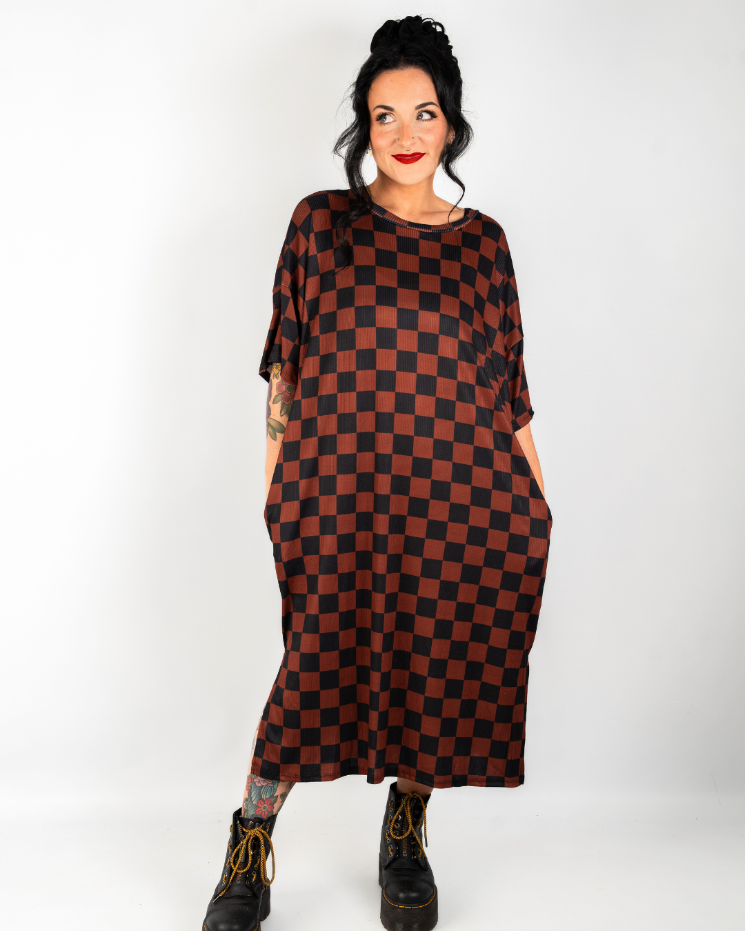 GRIDLOCKED RIBBED OVERSIZED DRESS IN MOCHA + BLACK